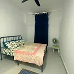 Anggerik Lazuri Guest House & Homestay