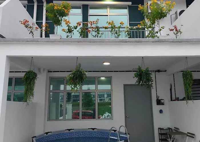 Anggerik Lazuri Guest House & Homestay