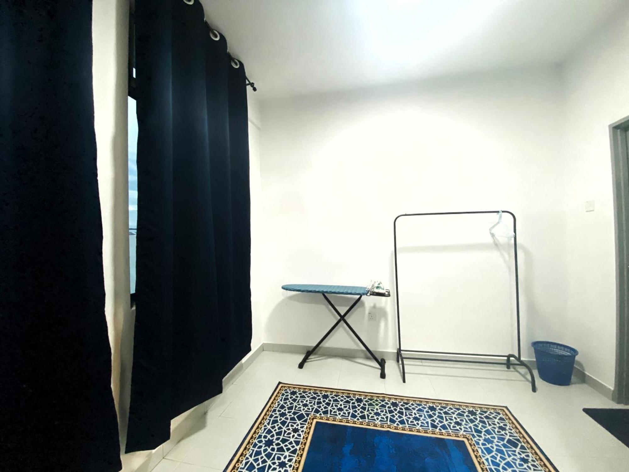 Rumah percutian Anggerik Lazuri & *