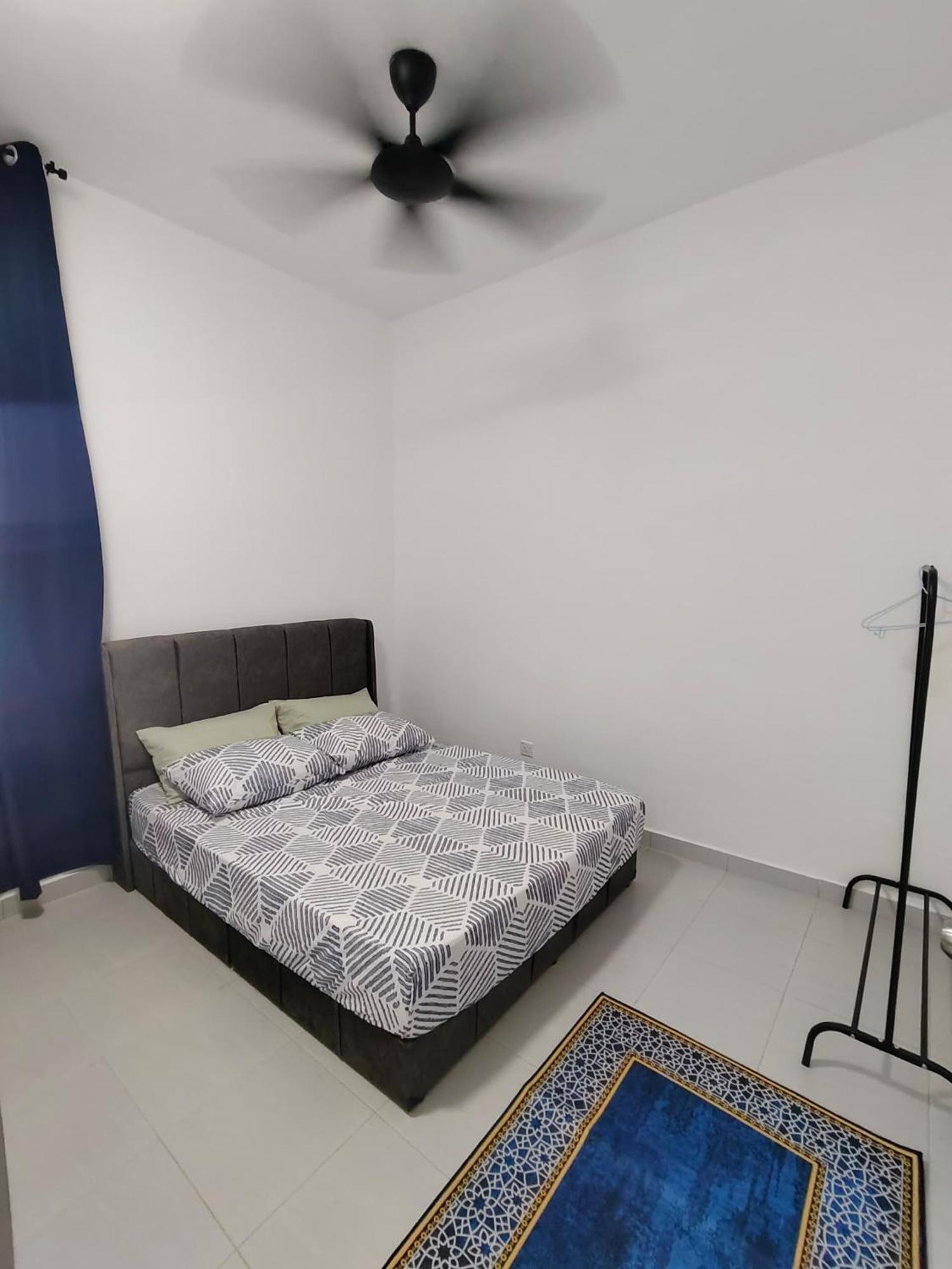 Rumah percutian Anggerik Lazuri & *