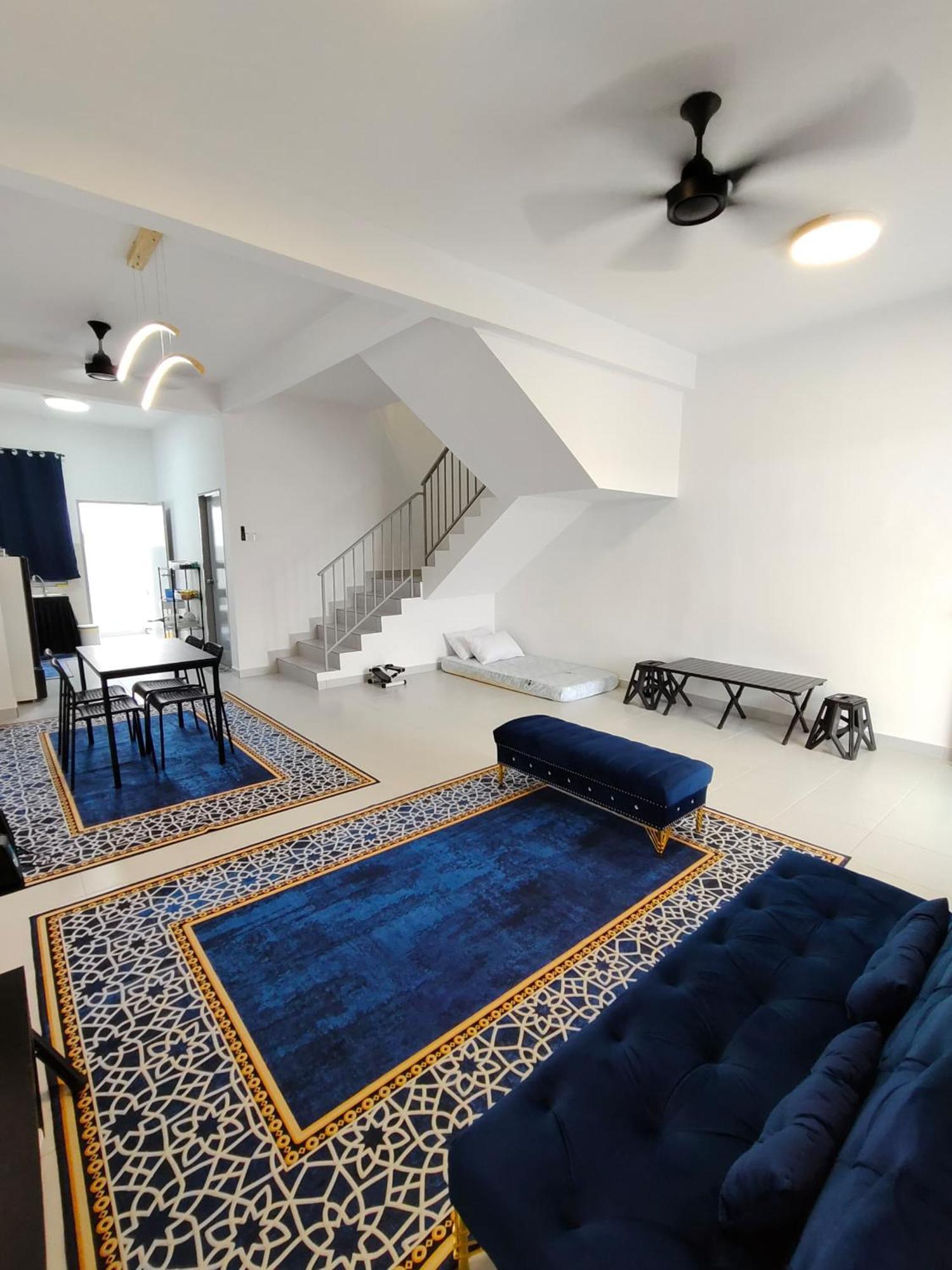 Rumah percutian Anggerik Lazuri &